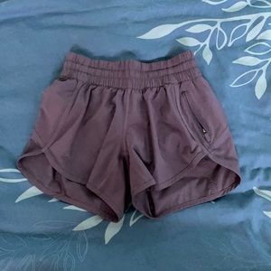 lululemon tracker V short 4”